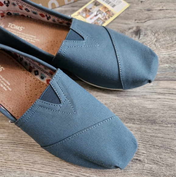 TOMS Women's Classics Slip-On Shoes, Balsam Green Canvas - Picture 7 of 9